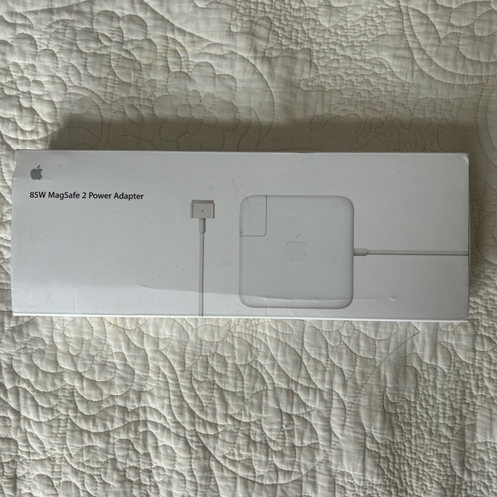 NWT Apple 85 W MagSafe 2 Power Adapter